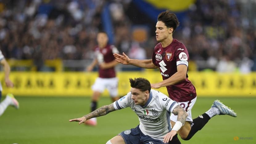 Inter overcome Torino to keep pressure on Napoli