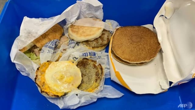 背包暗藏麦当劳肉包 入澳旅客遭罚2580元