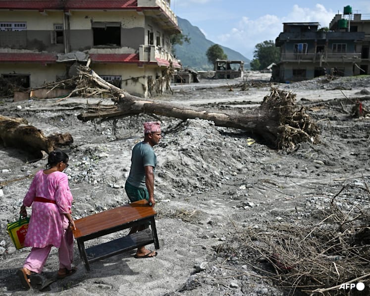 Nepal disaster death toll rises as rescuers scour tunnels