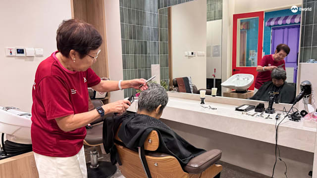 慈怀护理办新年义剪与年花活动 逾百名临终病人迎佳节