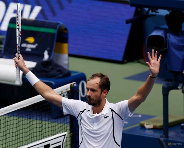Medvedev, Pegula advance as rain disrupts US Open schedule