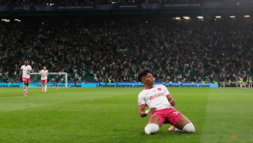 Sporting produce late rally to down 10-man Marseille