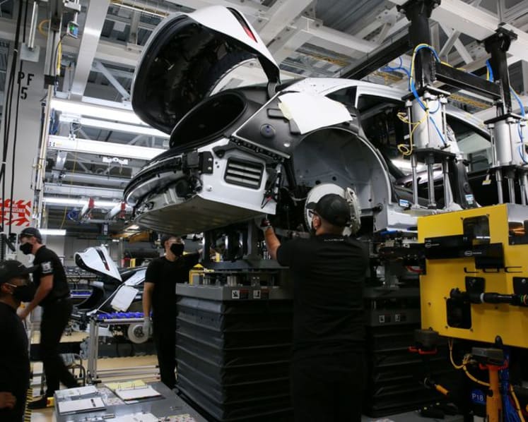 EV maker Lucid to cut about 18% of US workforce, COO Winterhoff exits