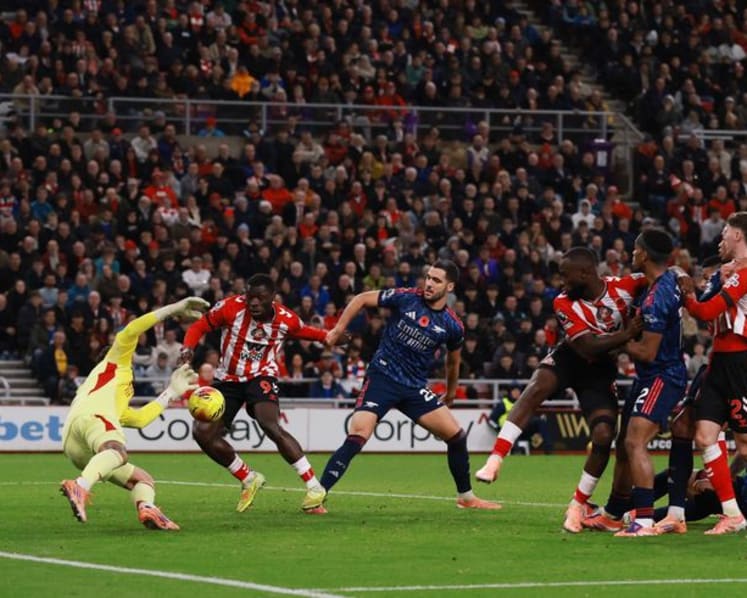 Sunderland halt Arsenal's winning run with last-gasp 2-2 draw