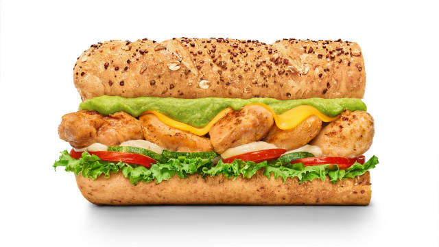 Subway召唤鳄梨爱好者　Avo Caesar Chicken Sub登场了！