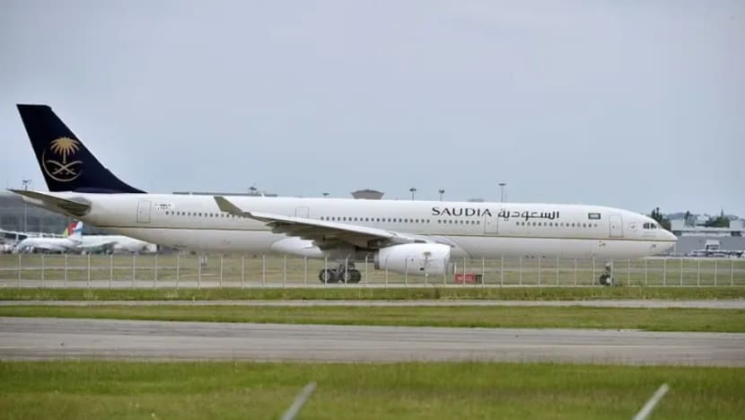 Sekurang-kurangnya 3 rakyat S'pura terkandas di Maldives susuli "isu penyenggaraan" pesawat Saudia Sekurang-kurangnya 3 rakyat S'pura terkandas di Maldives susuli "isu penyenggaraan" pesawat Saudia