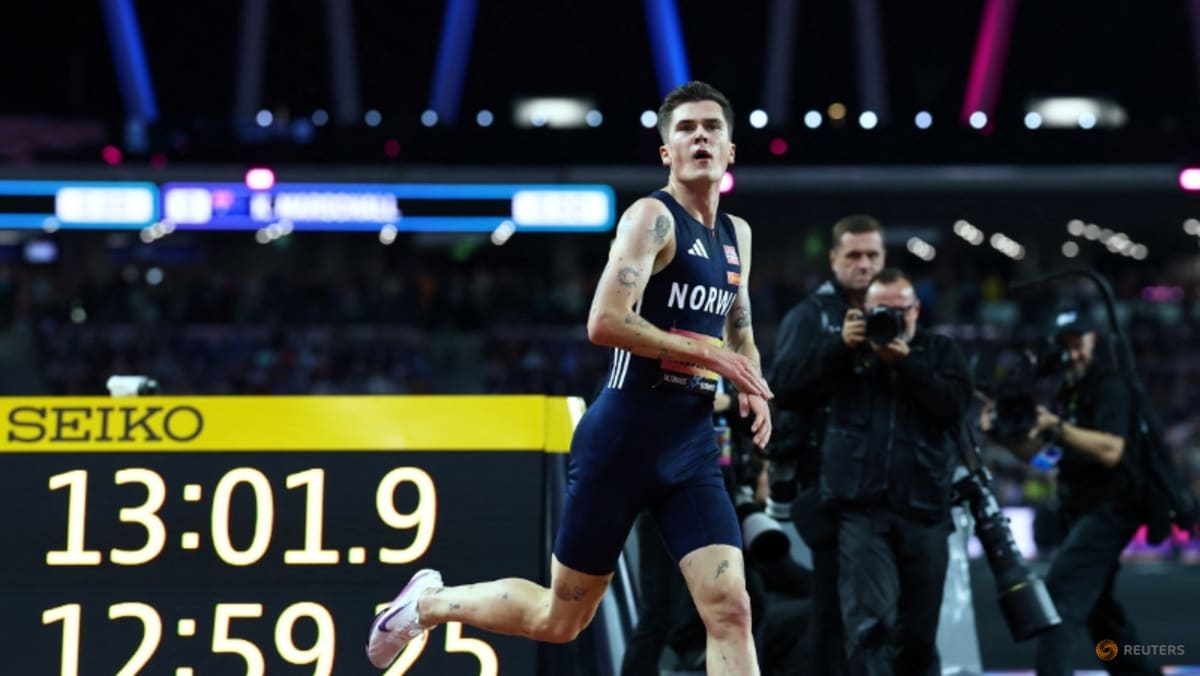 Ingebrigtsen caps comeback with Ultimate Championship 5,000m title
