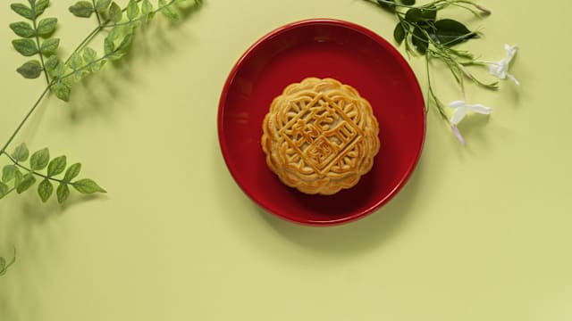 吃月饼，该选豆沙馅还是莲蓉馅？