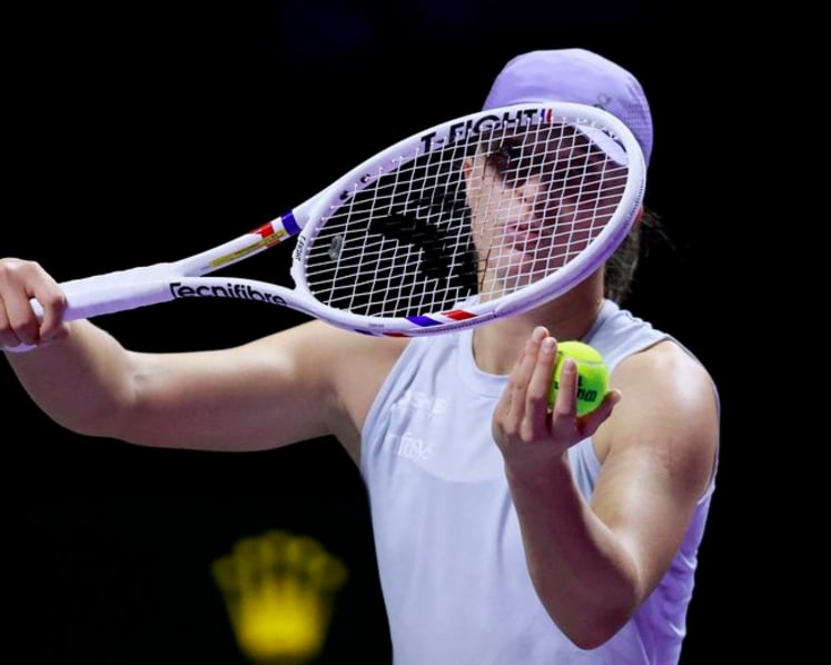 Anisimova outlasts Swiatek at WTA Finals to join Rybakina in semis