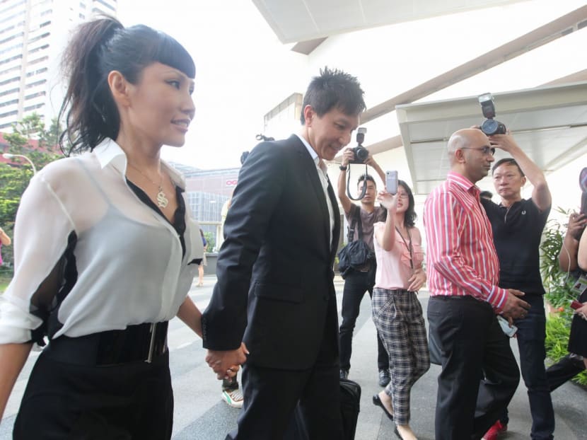 City Harvest founder Kong Hee, accompanied by singer-songwriter wife Sun Ho, arrives at the Subordinate Courts, Jan 13, 2014. TODAY file photo