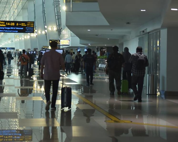 Indonesia transport ministry clarifies that foreign tourists can enter via Jakarta airport