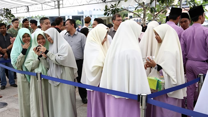 Young and old bid goodbye to S R Nathan