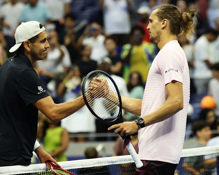 Zverev reaches US Open fourth round with win over Tabilo