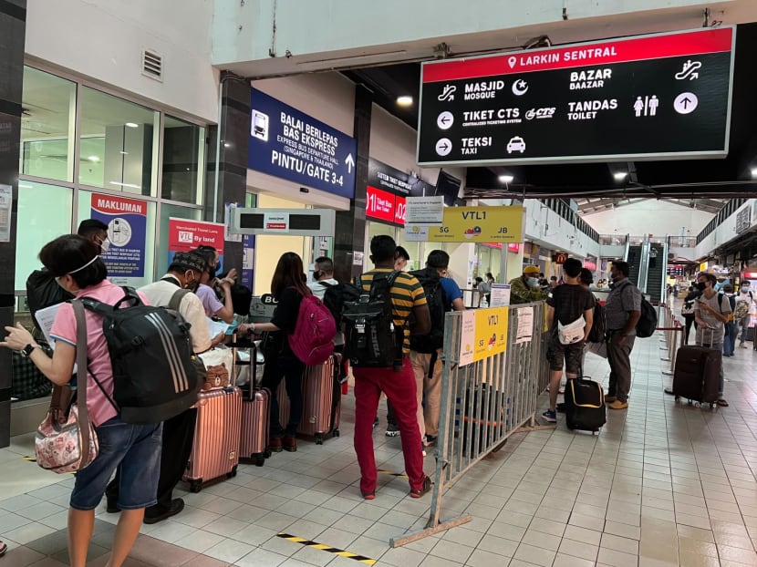 Singapore freezes new ticket sales for VTL flights and buses from Dec 23 to Jan 20 amid Omicron concerns Singapore freezes new ticket sales for VTL flights and buses from Dec 23 to Jan 20 amid Omicron concerns