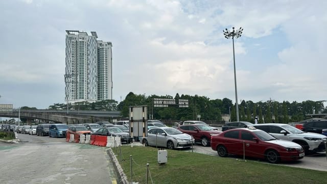 屠妖节长周末结束 柔返新下午已现车龙