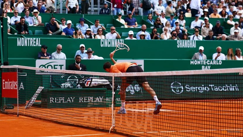 Medvedev smashes racket during 6-0 6-0 loss in Monte Carlo
