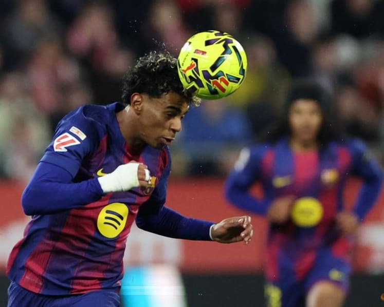 Barcelona stunned by Girona 2-1 to leave Real Madrid top of LaLiga