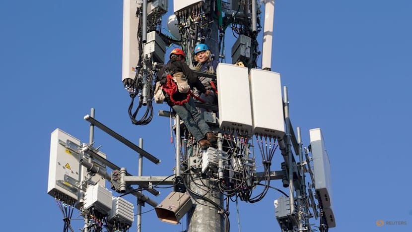 FCC approves Verizon's $1 billion spectrum purchase