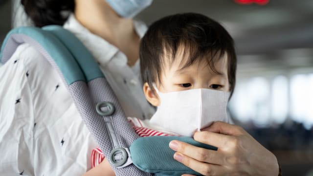 一岁男婴哭闹浸湿口罩活活闷死 老师竟以为他在睡觉
