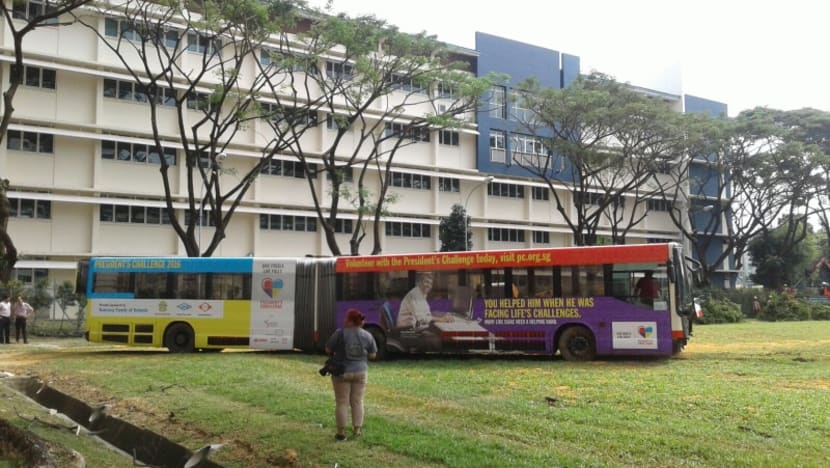 SMRT bendy bus stuck overnight in field at Kim Keat Avenue