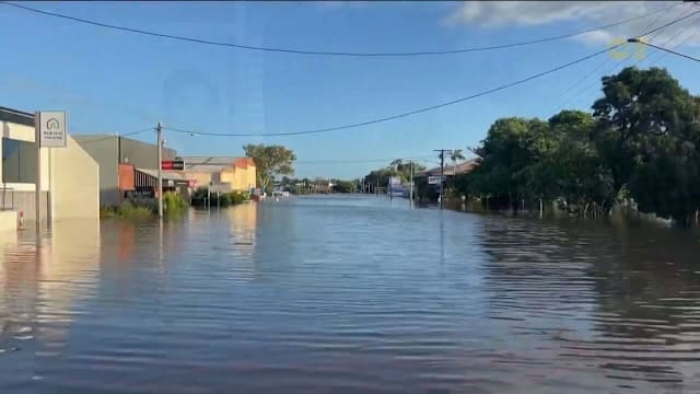 全球多地遭恶劣天气吹袭 洪灾与龙卷风频发