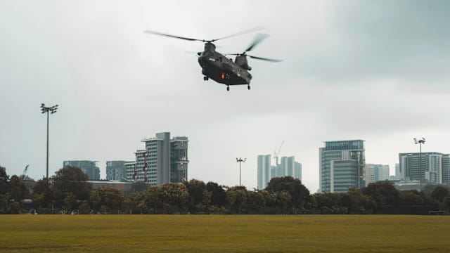 契努克直升机降落国大引关注 空军：转运患者演习