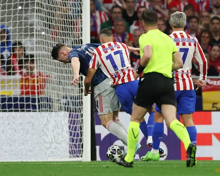 Atletico hit back to hold Arsenal in cagey Champions League semi-final first leg
