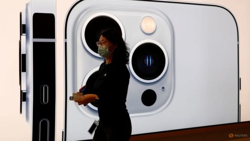 Apple terbangkan 1.5 juta iPhone dari India bagi elak tarif Trump