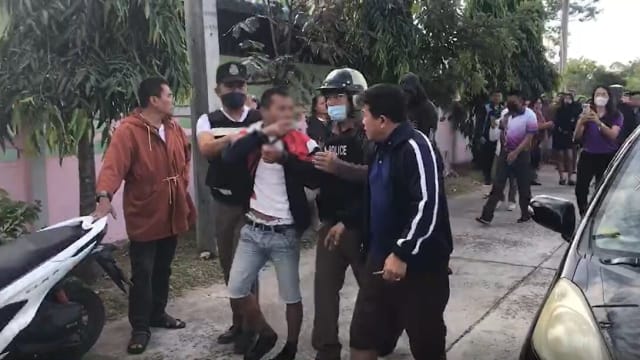 “我要杀完你全家” 刚出狱泰男闯校杀女学生