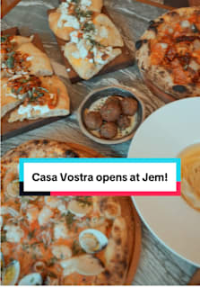 Popular Italian restaurant Casa Vostra opens a second outlet in the West — at Jem! Anddd there’s still a line for its pizza and pasta, but owner Antonio Miscellaneo shares how to beat the queue! 🍕#8dayseatrestaurant #casavostra #pizza #pasta