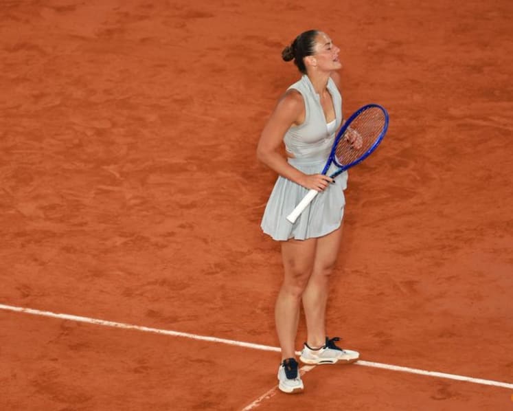 Andreeva dismisses Kostyuk to reach French Open final