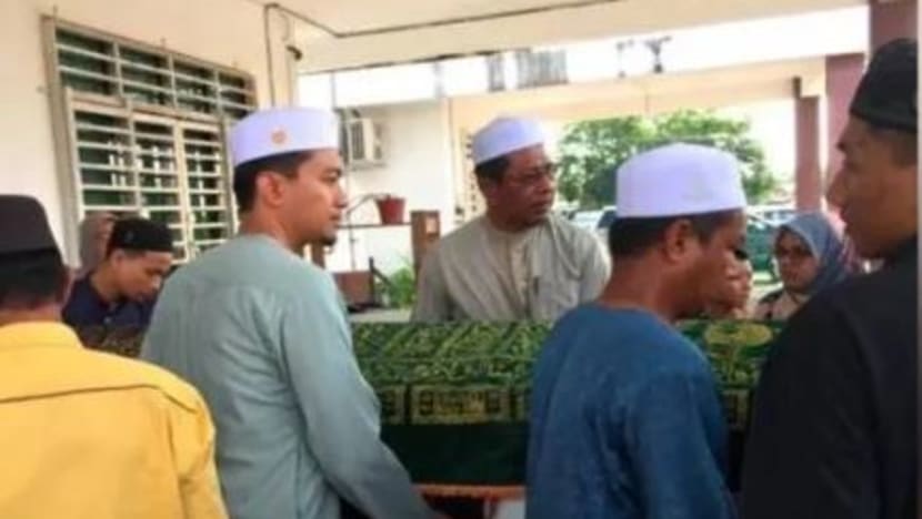 Bakti pelajar M'sia cemerlang SPM ini kepada ibunya hingga ke liang lahad