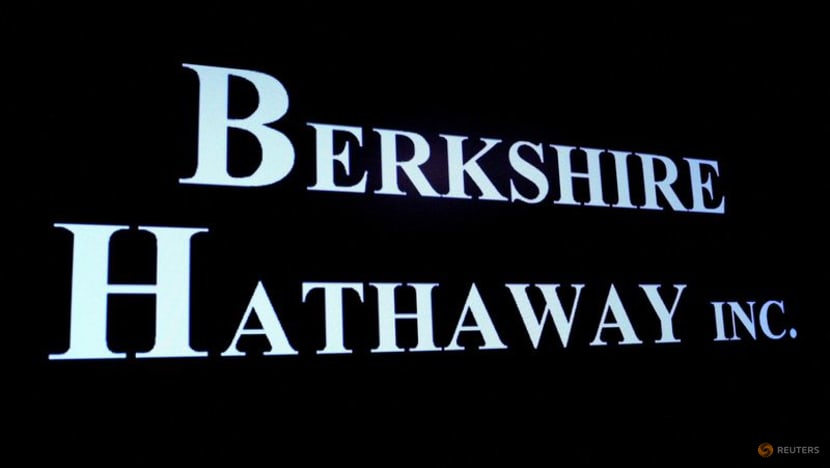 Berkshire raises stakes in five Japanese trading houses to near 10%