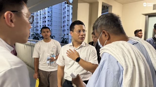 失火单位屋主靠行动辅助工具送餐影响生计 李智陞为家人安排临时住所 