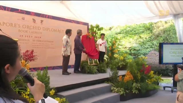 配合我国明年庆祝独立60周年 特别发行介绍本地独特胡姬花外交书籍