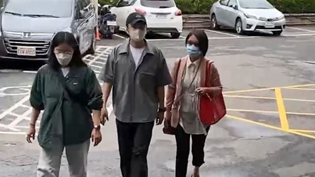 Energy书伟涉闪兵遭求刑2年8月，首开庭全程不发一语