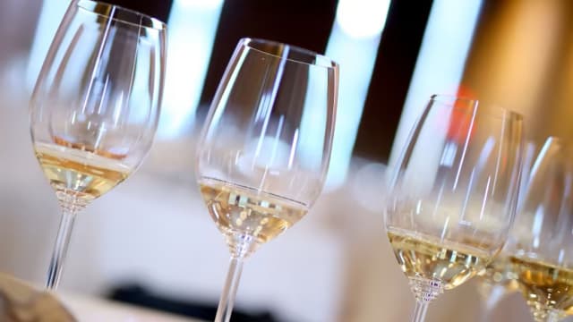 美国医务总监建议 酒精饮料应贴癌症警告标签