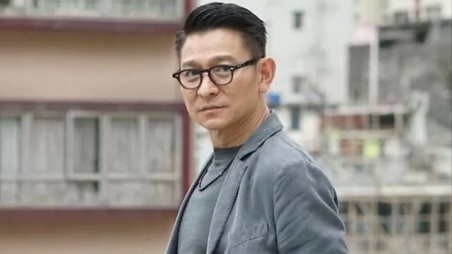 疯狂粉丝闯酒店房间躲床底，刘德华如何应对？