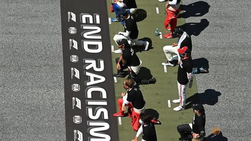 F1 atur jadual pelumba tunjuk gerak isyarat anti-perkauman