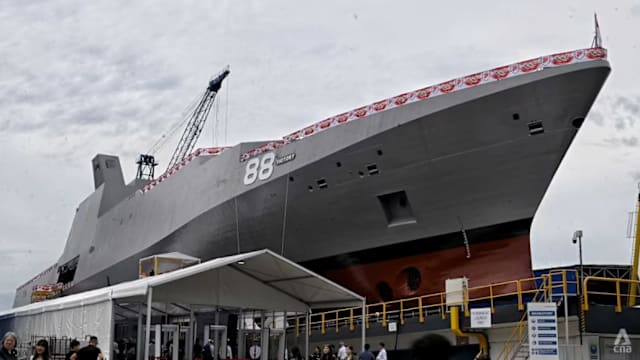 我国海军首艘多用途战艇举行下水仪式 进一步加强防卫能力