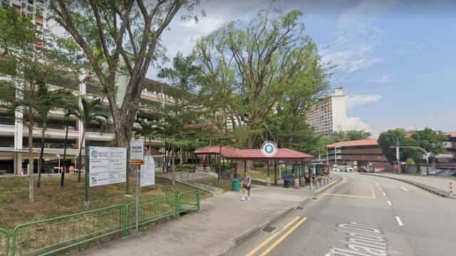 邻居闻异味 八旬独居退休女老师卧尸家中