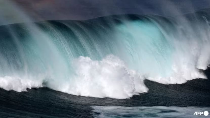 6 maut, 2 hilang; ombak besar landa pantai Australia