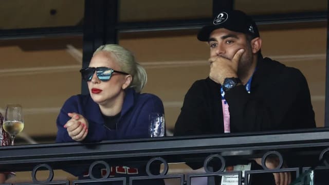 称男友为“我的未婚夫”　 Lady Gaga订婚了？