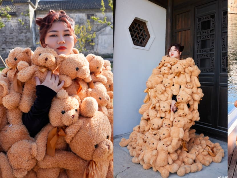 China's famed artiste manager Yang Tian Zhen wears '100kg' dress made of teddy  bears to awards ceremony - CNA Lifestyle