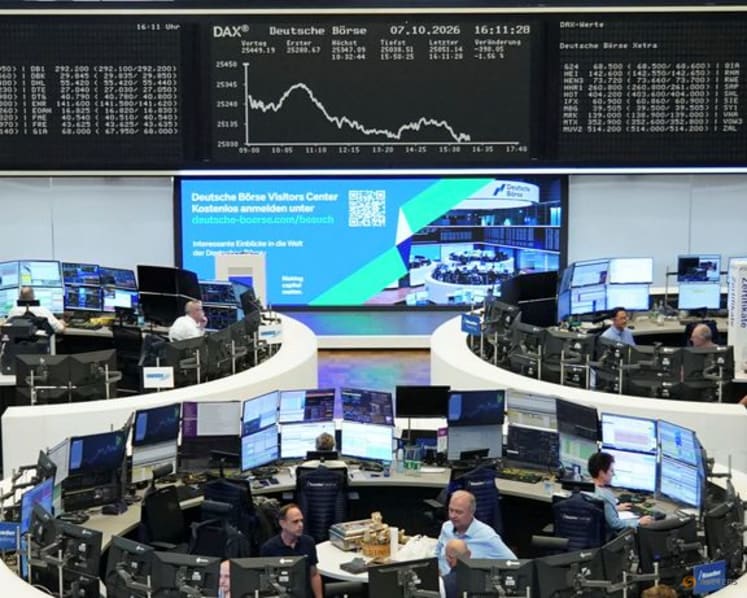Shares slip as European bond bashing rumbles on