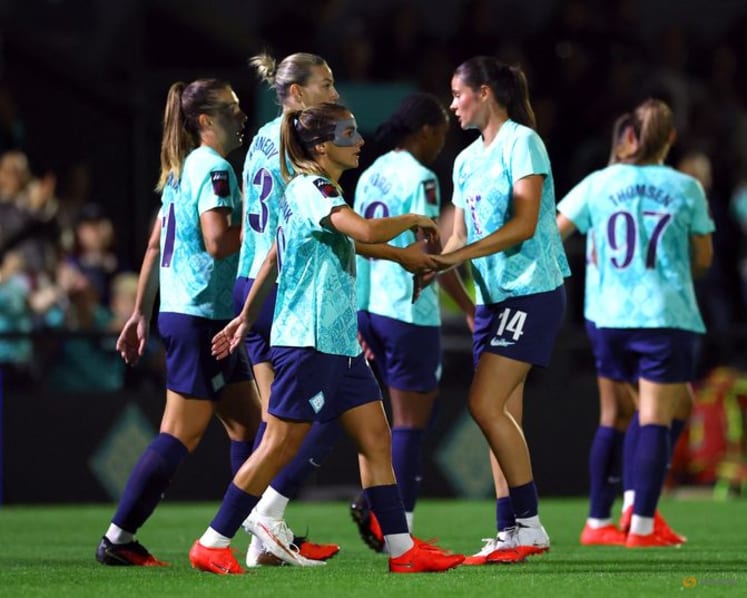 Van de Donk seals London City win over Man United in WSL curtain-raiser