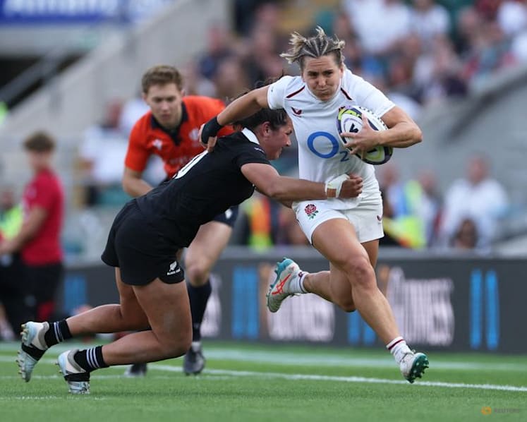 Late try gives England win over New Zealand, extends unbeaten run to 41