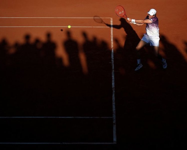 Swiatek, Djokovic make steady progress as Rybakina slips up