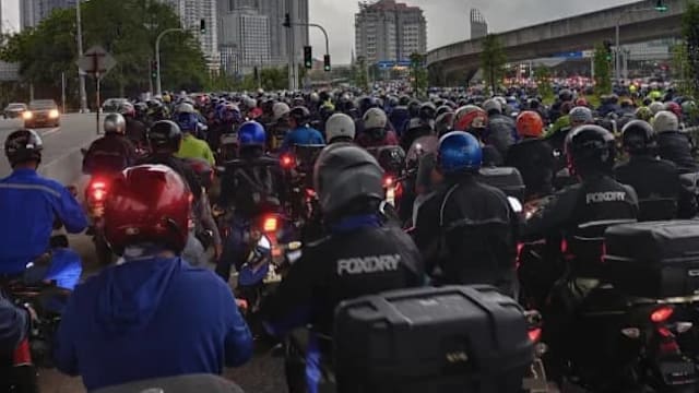 马国当局加强执法 柔州往狮城两关卡摩托车通道大堵塞