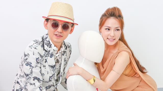 穿丁字裤和胸贴当黄子佼模特儿　熊熊“没有被冒犯”却遭网骂